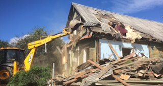 Промышленный демонтаж пристроек к дому в Добрянке | Цены от 577 руб. за м2