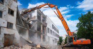 Промышленный демонтаж зданий Добрянка, цена от 2988 руб.