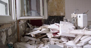 Демонтаж хрущевки в Добрянке - удаление старых полов и стен по выгодной цене от 1782 рублей.