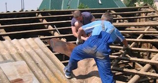 Демонтаж крыши в Добрянке - стоимость работ от 734 рублей за м2